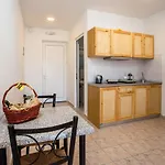 Kampus Living Luxury Complex Фалираки