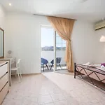 Kampus Living Luxury Complex * פליראקי