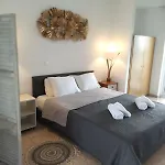 Kampus Living Luxury Complex * פליראקי