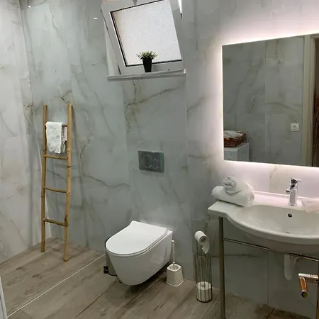 아파트 Kampus Living Luxury Complex 팔리라키